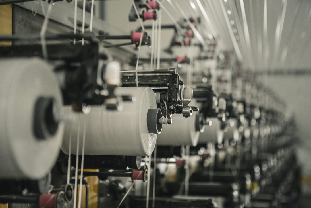 Deux marques manufacturières textiles avec ou sans immeuble